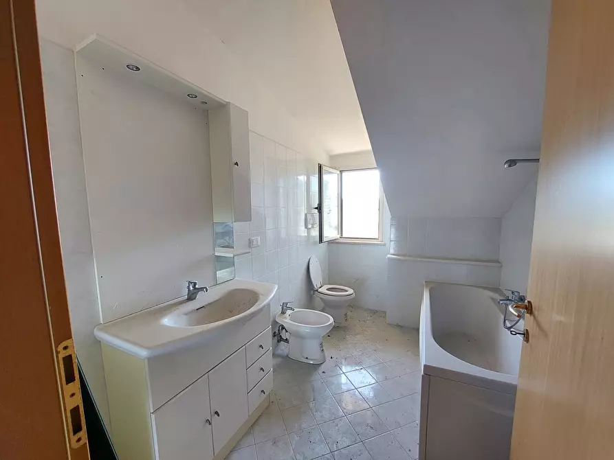 Immagine 10 di Casa bifamiliare in vendita  in Contrada San Pietro, 1 a Tortoreto