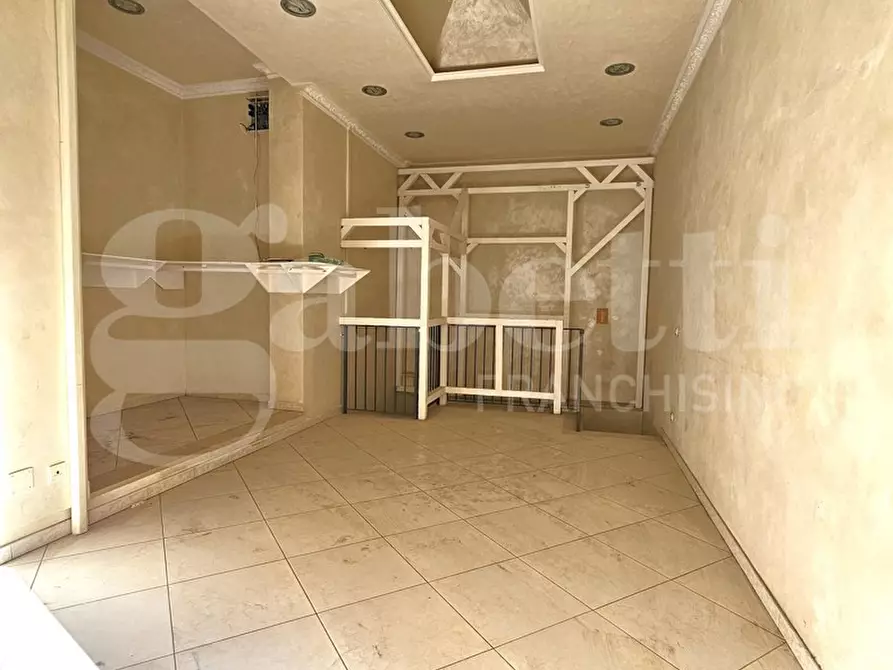 Immagine 4 di Negozio in vendita  in Via Settembrini a San Severo