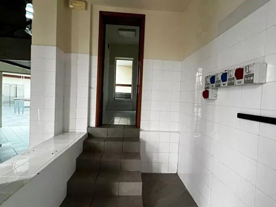Immagine 18 di Negozio in affitto  in Via Andrea Costa, 154 a Bologna