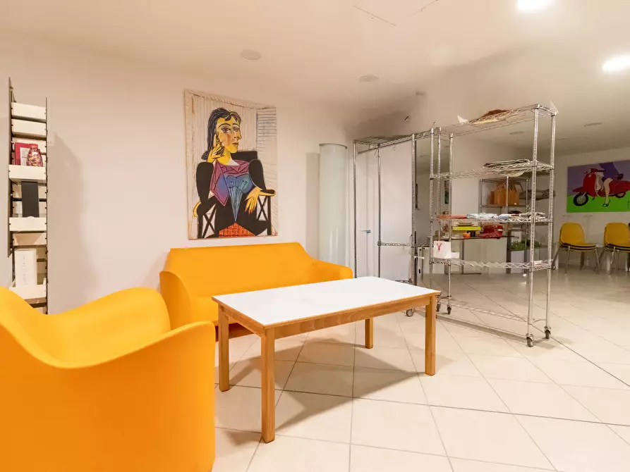 Immagine 21 di Negozio in vendita  in Via della Pietra, 10/A a Bologna