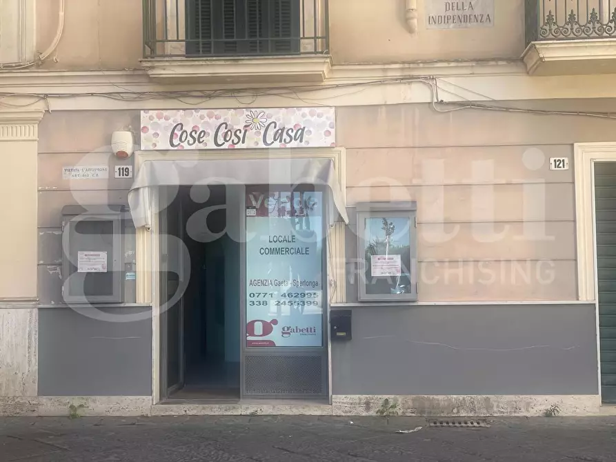 Immagine 12 di Negozio in vendita  in Via Indipendenza, 119 a Gaeta
