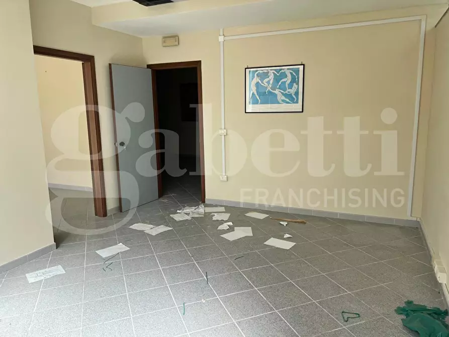 Immagine 17 di Magazzino in vendita  in Via MONSIGNOR OLINDO RUGGIERI, 34 a Martina Franca