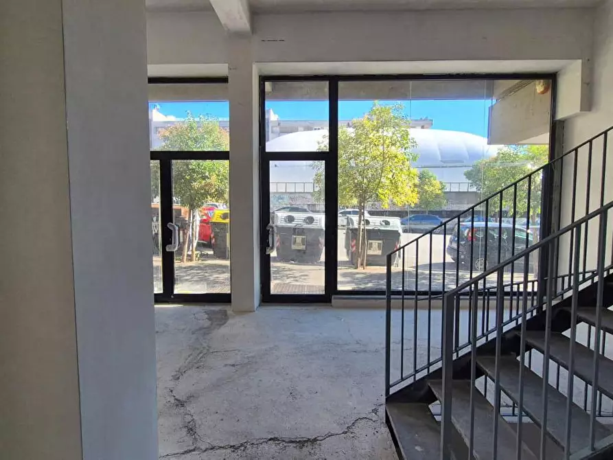 Immagine 1 di Negozio in affitto  in Via Vaglia, 7/9 a Roma