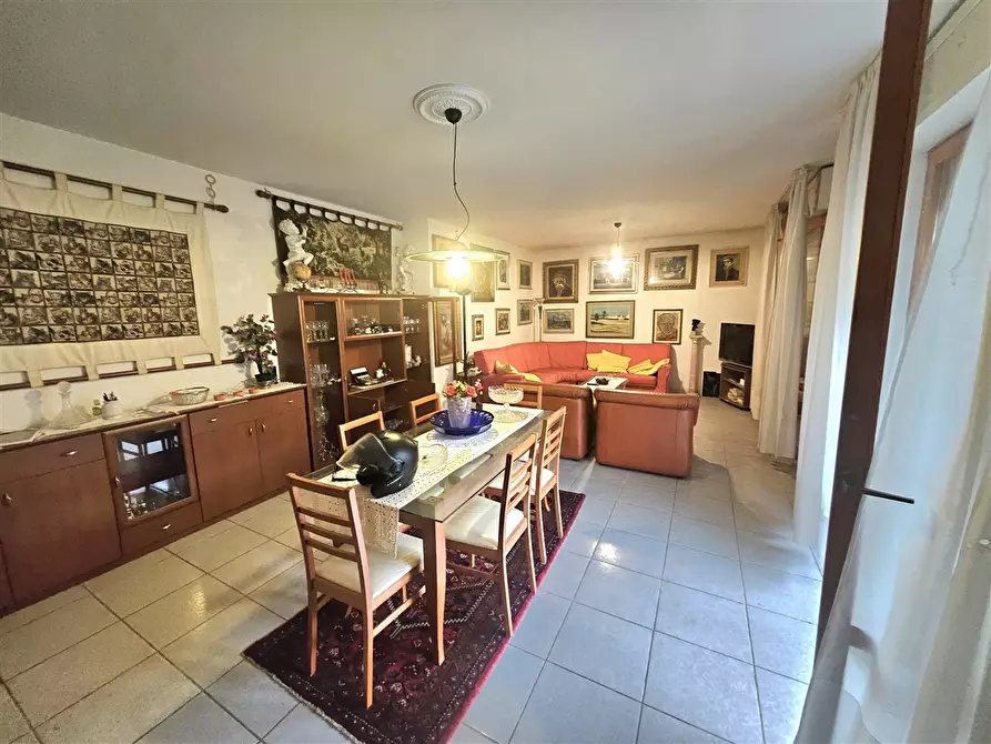 Immagine 3 di Appartamento in vendita  in Via FANTONI, 1 a Massa