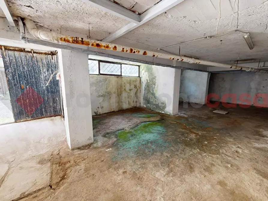 Immagine 5 di Box auto in vendita  in Via dei Castiglioni a Roma