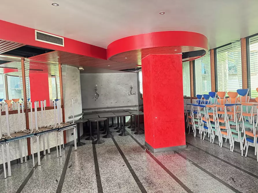 Immagine 6 di Negozio in vendita  in Via Cassanese, 224 a Segrate
