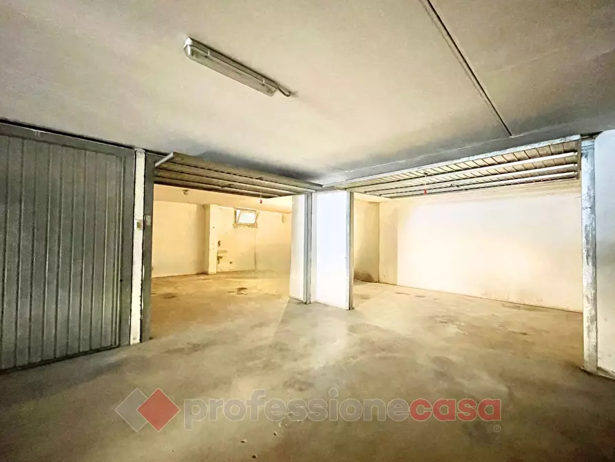 Immagine 2 di Box auto in vendita  in Via Belfiore a Corciano