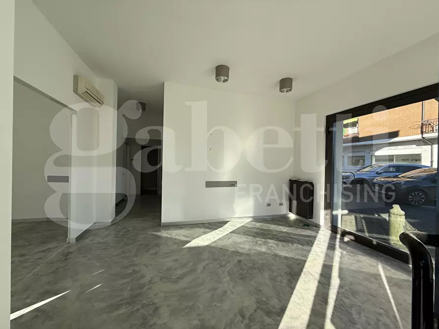 Immagine 11 di Negozio in affitto  in Via Roma, snc a Lurago D'erba