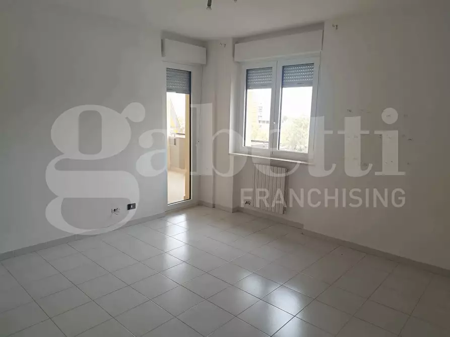 Immagine 12 di Appartamento in vendita  in Piazza SANDRO PERTINI, 11 a Taranto