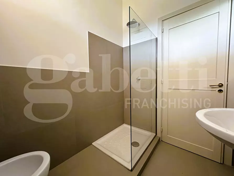 Immagine 17 di Appartamento in vendita  in Piazza Montale, 3 a Lecce