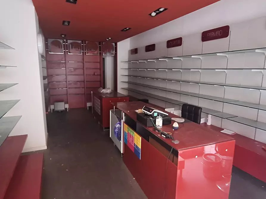 Immagine 3 di Negozio in affitto  in Via Centonze, 69 a Messina
