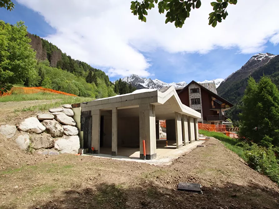 Immagine 8 di Villa in vendita  in Via ALPINI, SNC a Ponte Di Legno