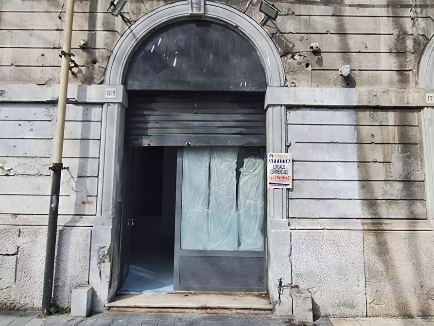 Immagine 1 di Negozio in affitto  in Corso Cavour, 169 a Messina