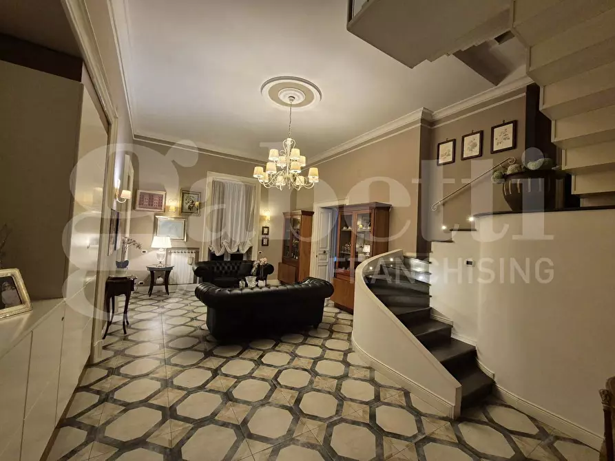 Immagine 13 di Palazzo in vendita  in Via Vesuvio a Torre Annunziata