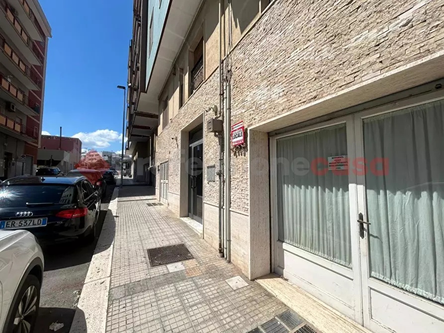 Immagine 1 di Negozio in vendita  in Via FRACANZANO a Monopoli