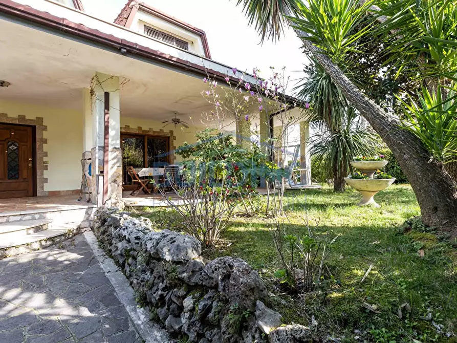 Villa in vendita in Via Monte Todi, 22 a Guidonia Montecelio