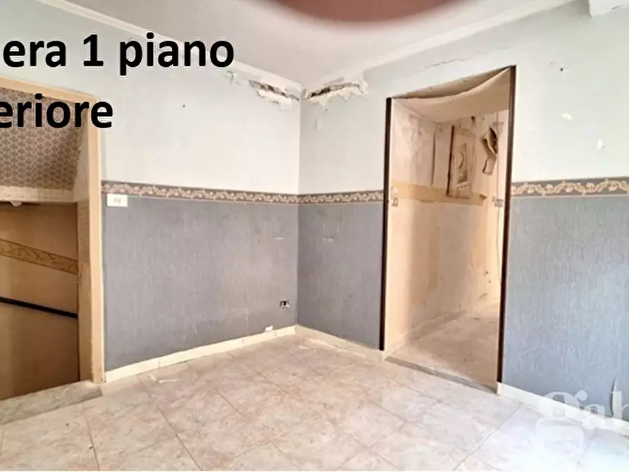 Immagine 17 di Palazzo in vendita  in Via Salita del Petraio a Napoli