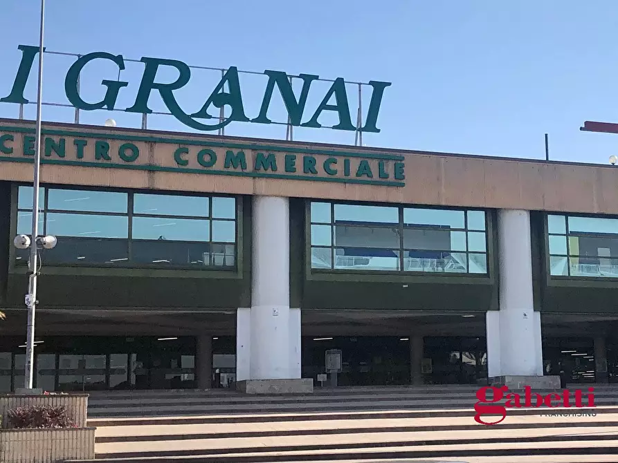 Immagine 1 di Negozio in vendita  in Via Mario Rigamonti, 100 a Roma