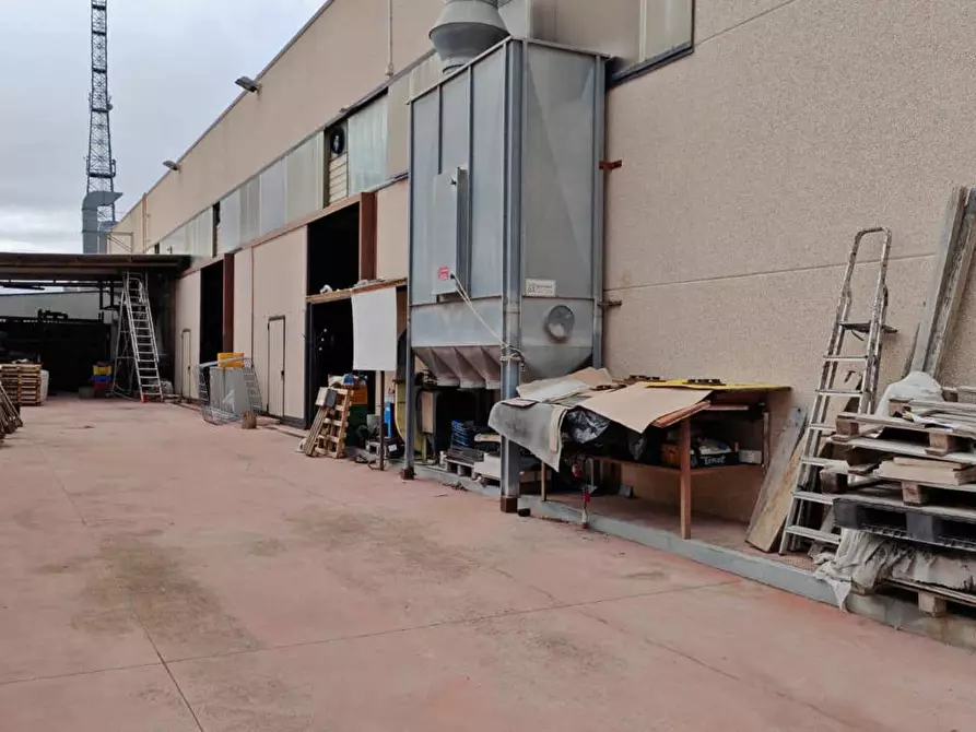 Immagine 15 di Capannone industriale in vendita  in Via Papa Giovanni XXIII, 159 a Trani