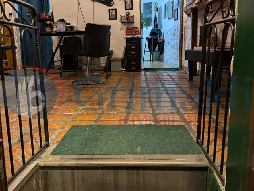 Immagine 1 di Negozio in vendita  in Via De Larderel a Livorno