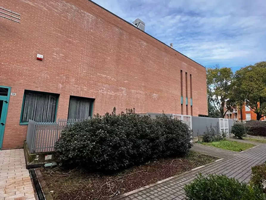 Immagine 10 di Negozio in affitto  in Via Andrea Costa, 154 a Bologna