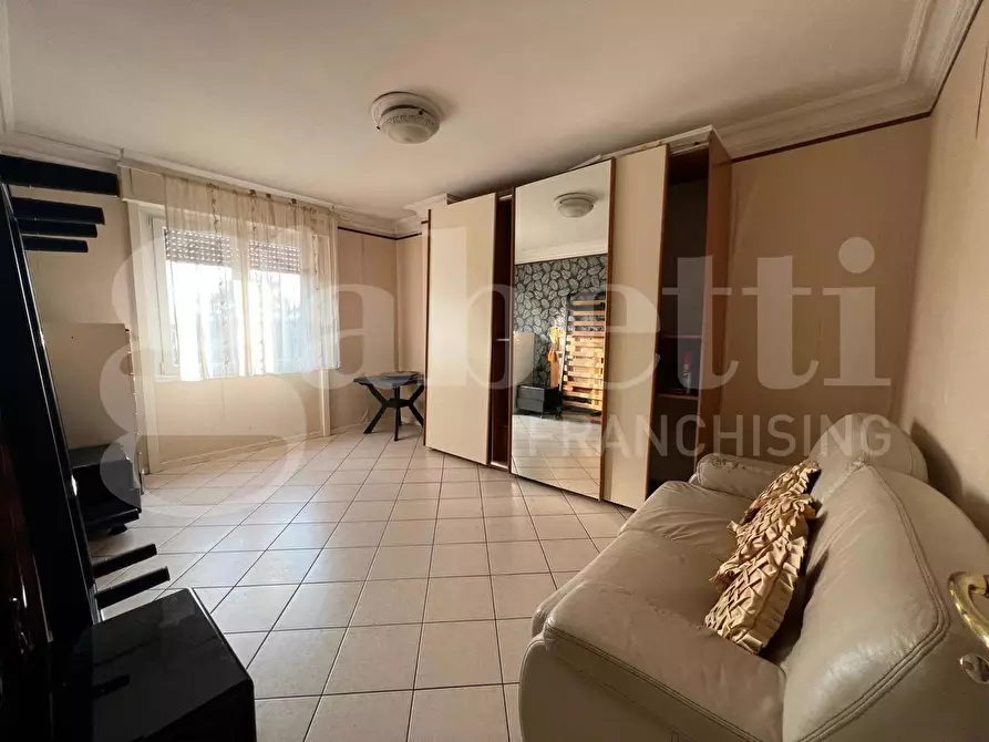 Immagine 6 di Appartamento in vendita  in Piazza Roma, 1 a Mariano Comense