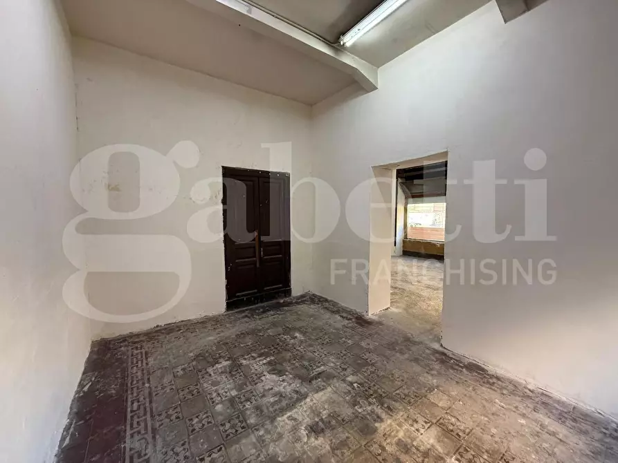 Immagine 11 di Negozio in vendita  in Via Caronda, 110 a Catania