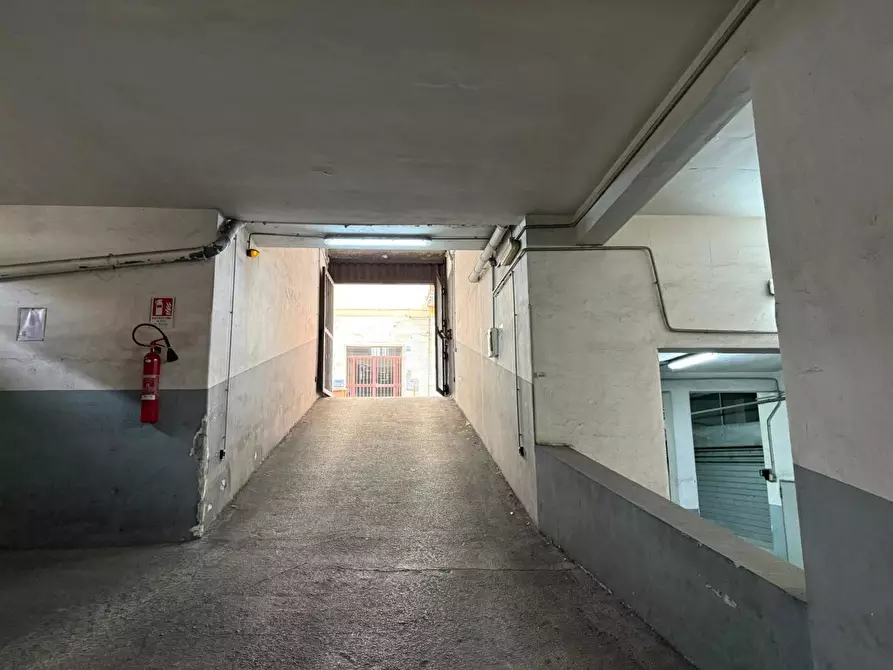Immagine 1 di Box auto in vendita  in Via San Giorgio Vecchio, 105 a San Giorgio A Cremano