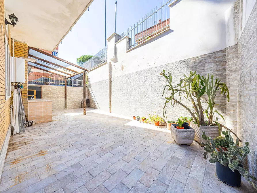 Immagine 33 di Appartamento in vendita  in Via dei Bruno, 69 a Roma