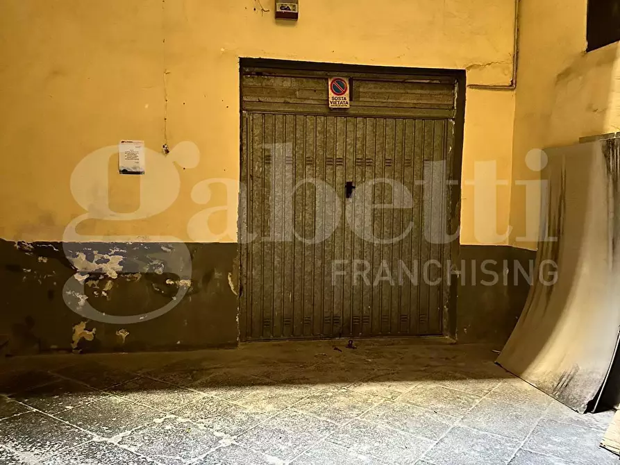 Immagine 3 di Box auto in vendita  in Via Vittorio Emanuele, 10 a Torre Annunziata
