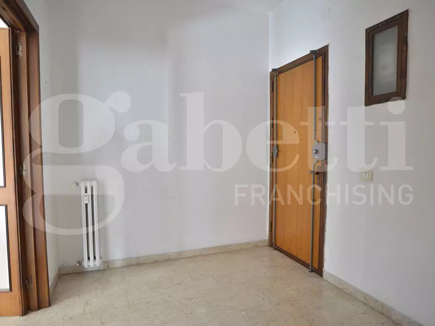 Immagine 12 di Appartamento in vendita  in Viale delle Repubblica, 60 a Bari