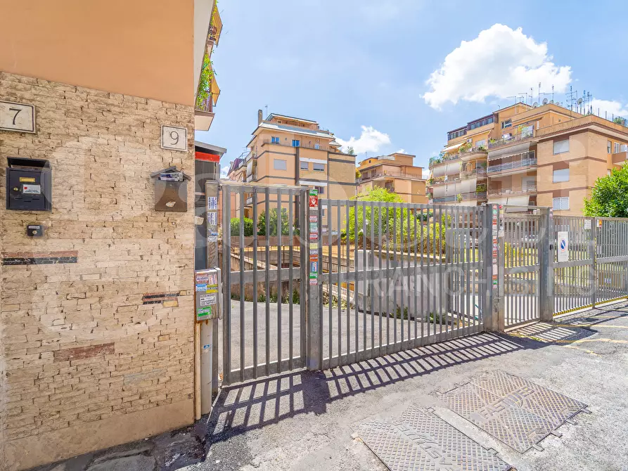 Immagine 41 di Laboratorio in vendita  in Via Busalla, 9 a Roma