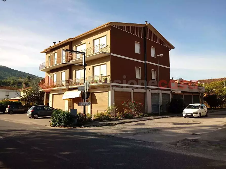 Immagine 1 di Negozio in vendita  in Via carl marx a Spoleto