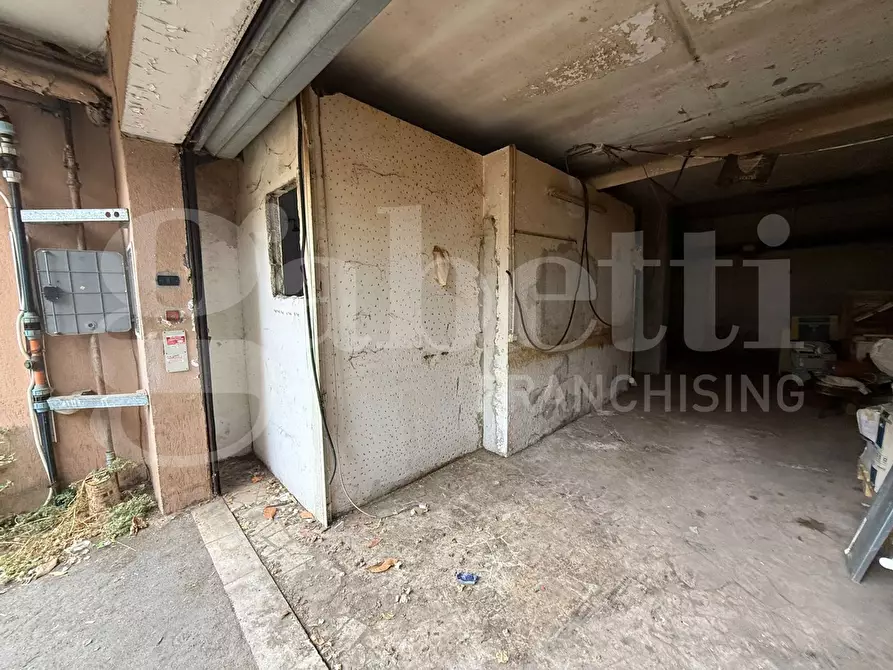 Immagine 7 di Magazzino in vendita  in Via Busalla, 9 a Roma