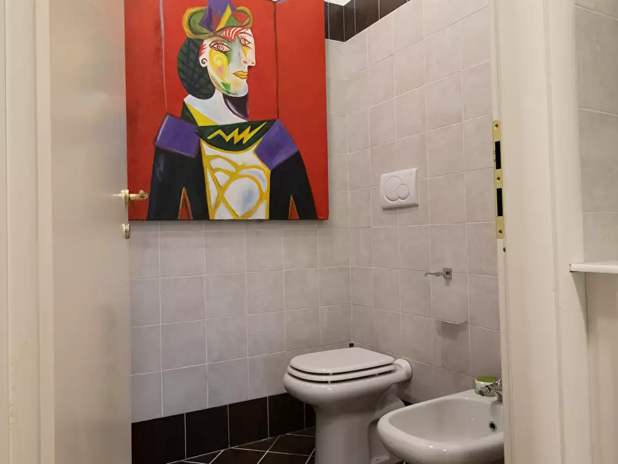 Immagine 14 di Negozio in vendita  in Via della Pietra, 10/A a Bologna