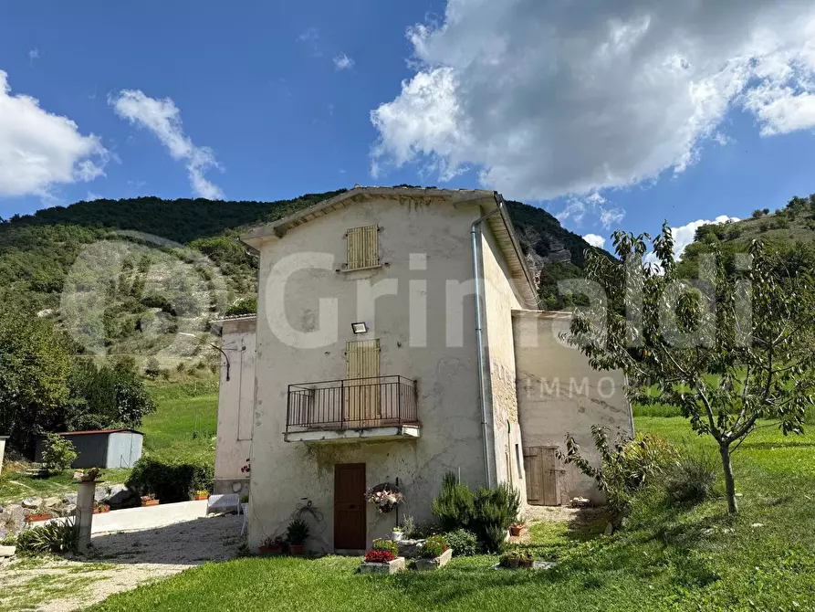 Immagine 2 di Casa indipendente in vendita  in Strada statale flaminia a Scheggia E Pascelupo