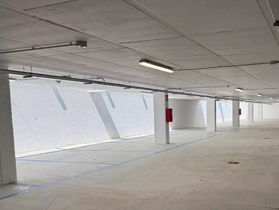 Immagine 4 di Box auto in vendita  in Vicolo Carega, 3 a Bologna