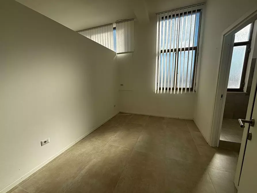 Immagine 10 di Ufficio in affitto  in Viale Arsia, 80 a Carbonia