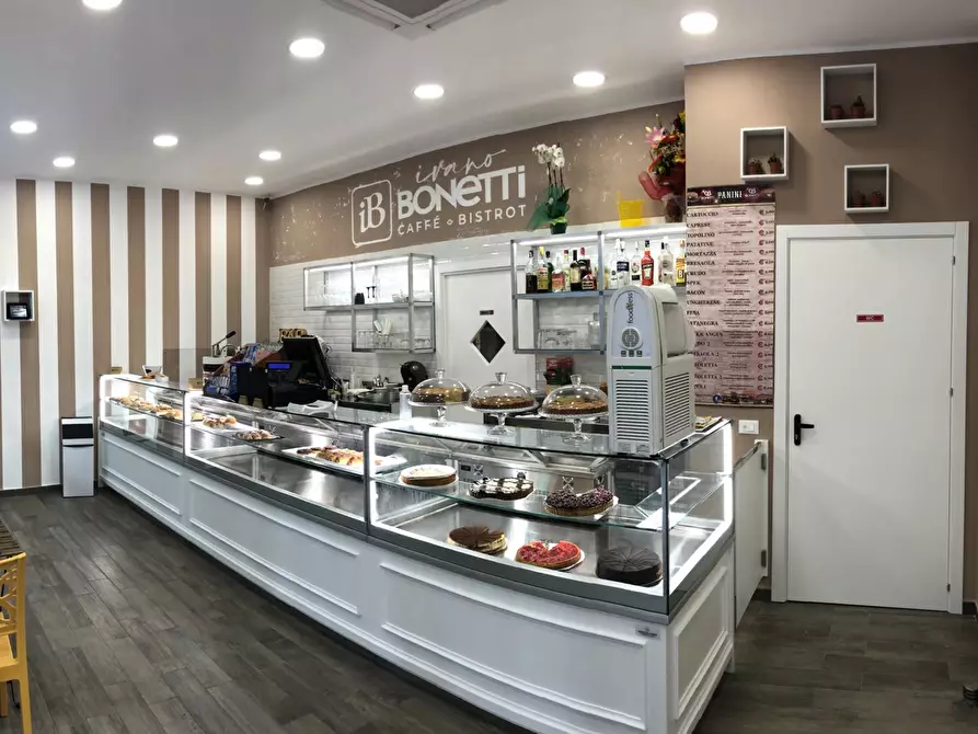 Immagine 2 di Negozio in vendita  in Via Telesino, 89/91 a Palermo