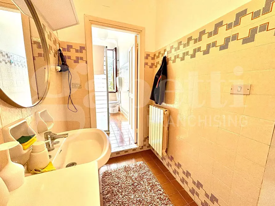 Immagine 21 di Appartamento in vendita  in Via Calvisio a Finale Ligure