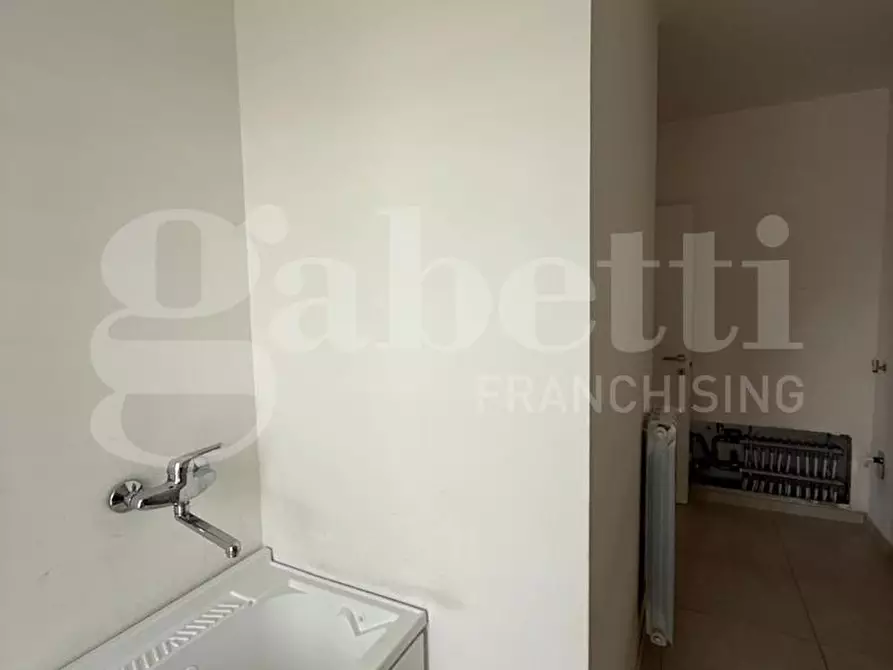 Immagine 13 di Appartamento in vendita  in Via Nazionale Appia a Curti