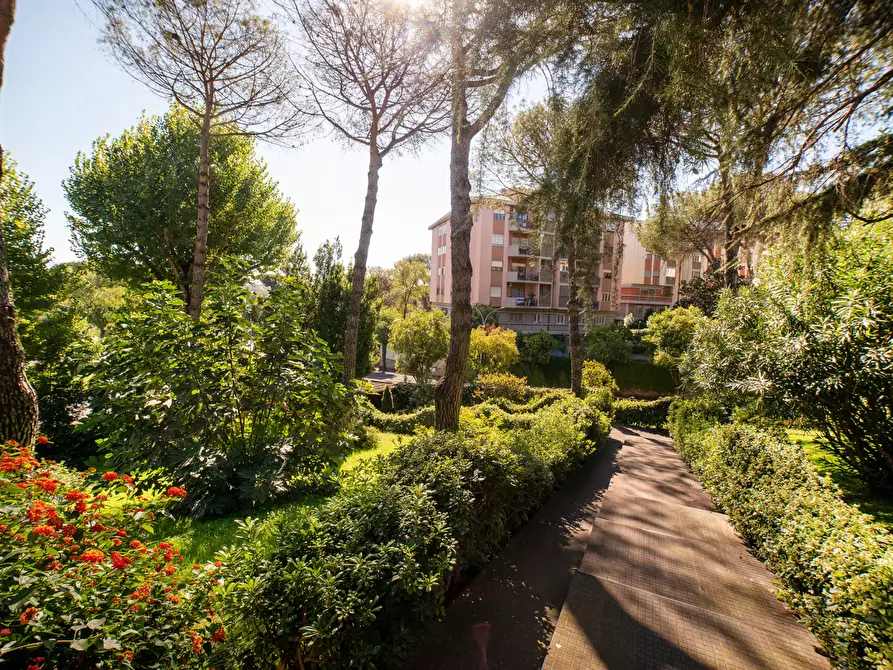Immagine 3 di Appartamento in vendita  in Via Michelangelo Peroglio, 27 a Roma