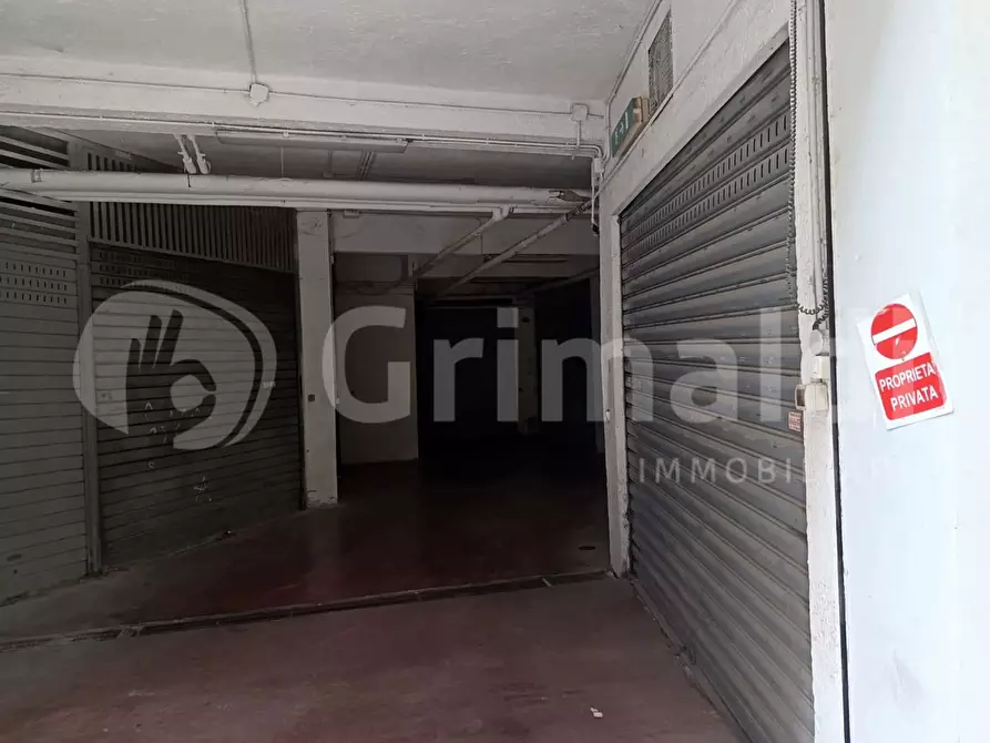 Immagine 3 di Magazzino in vendita  in Via Quinto Novio a Roma