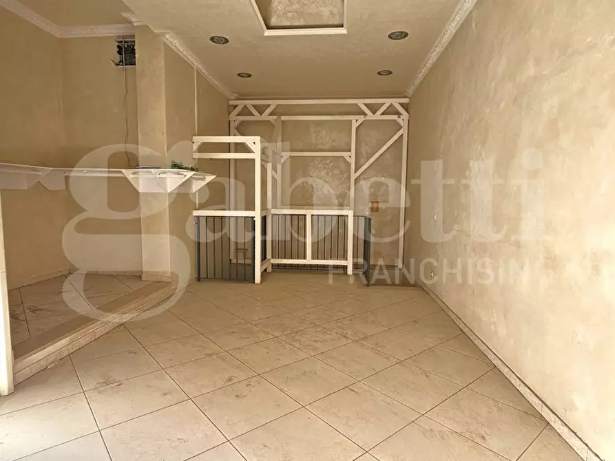 Immagine 5 di Negozio in vendita  in Via Settembrini a San Severo