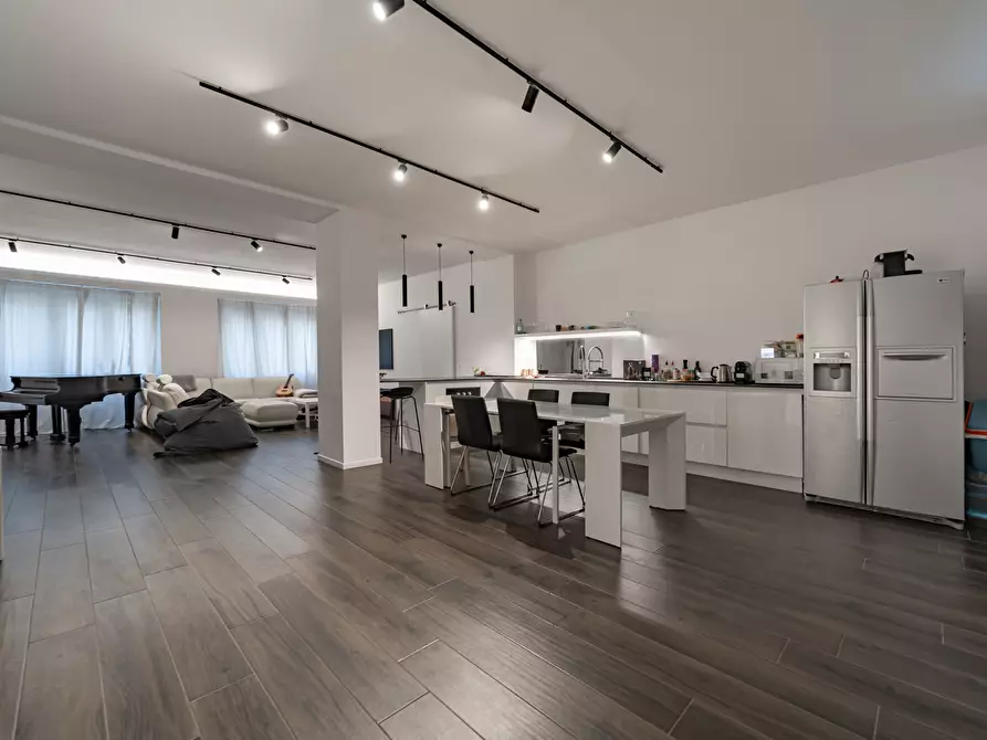 Immagine 8 di Loft/Open space in vendita  in Via Washington, 81 a Milano