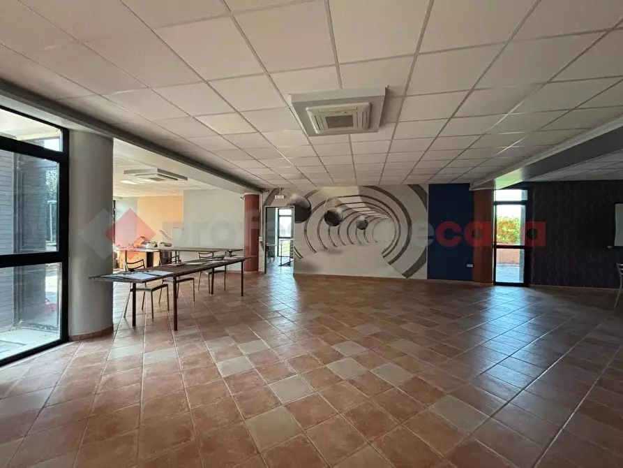 Immagine 14 di Negozio in affitto  in Via Anticolana, 2 a Anagni