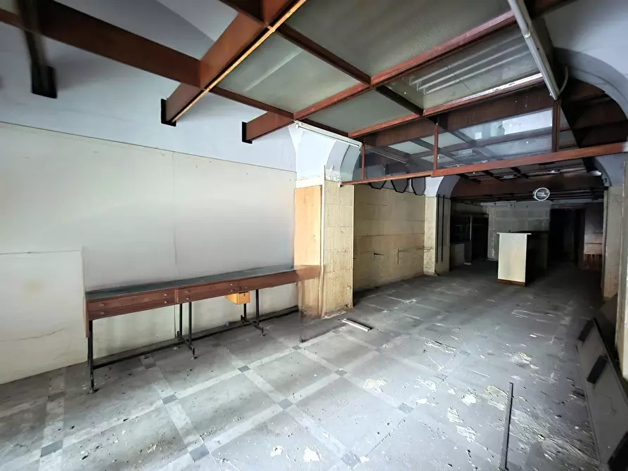 Immagine 3 di Negozio in vendita  in Corso Vittorio Emanuele III, 180 a Torre Annunziata