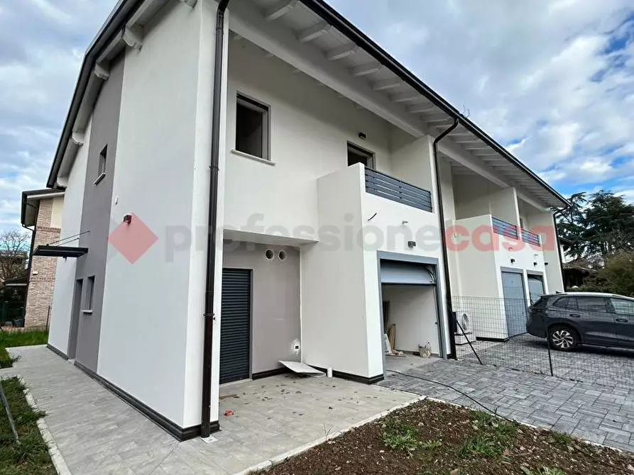 Immagine 1 di Villetta a schiera in vendita  in Via Hugo a Reggio Nell'emilia