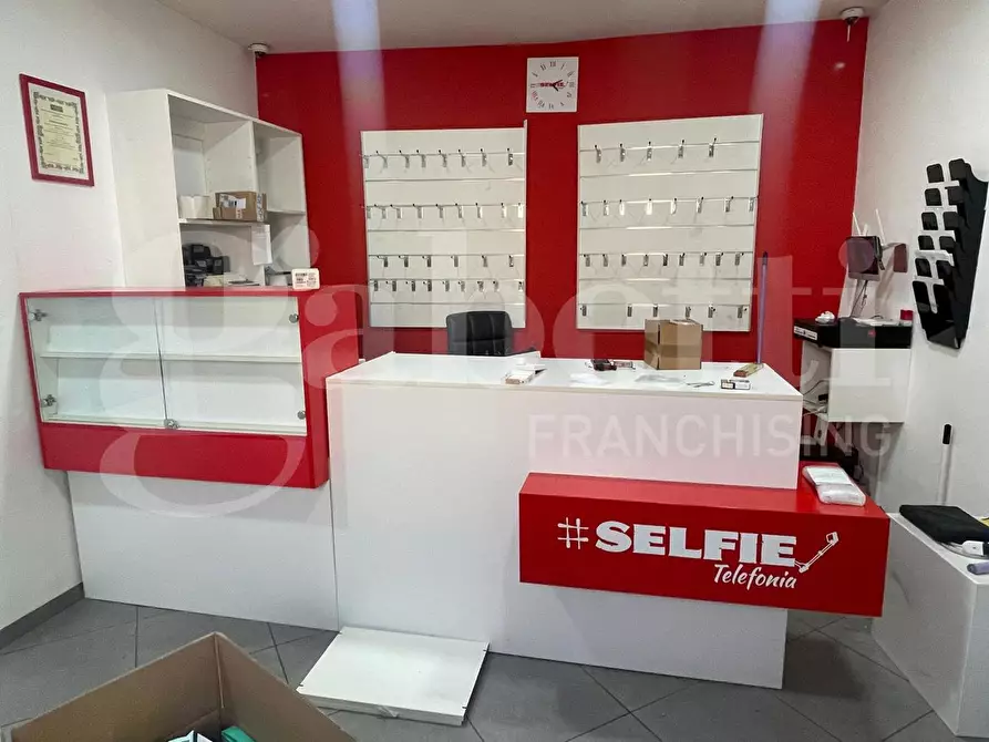 Immagine 4 di Negozio in affitto  in Via Roma, 21 a Sora