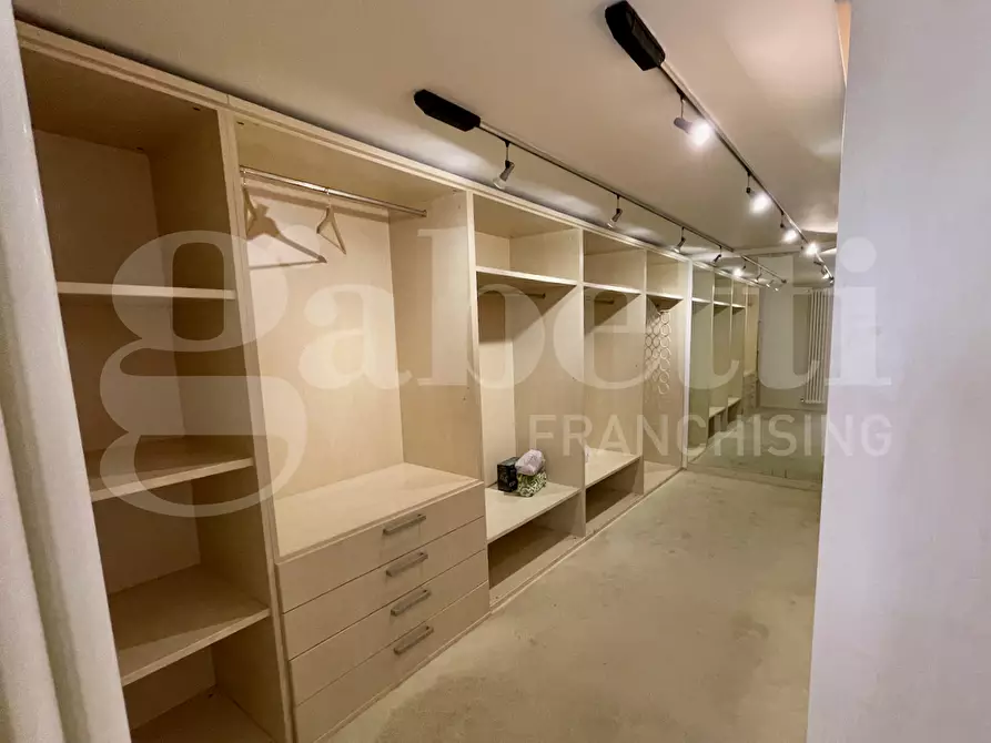 Immagine 23 di Villa in vendita  in Via Tondo Gioieni a Catania